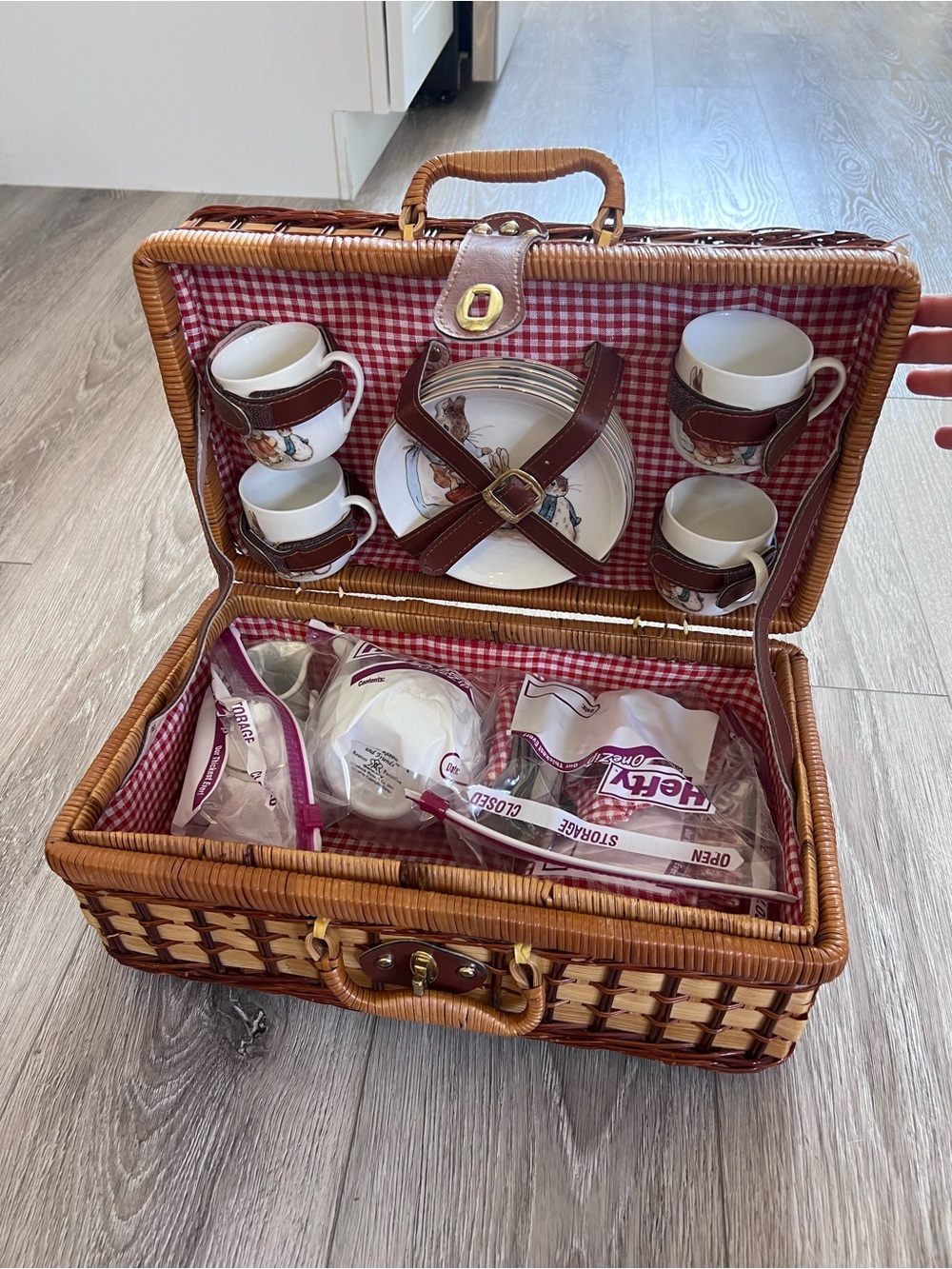 Beatrix Potter Peter Rabbit Picnic Tea Set Complete Set - Picture 14 of 14